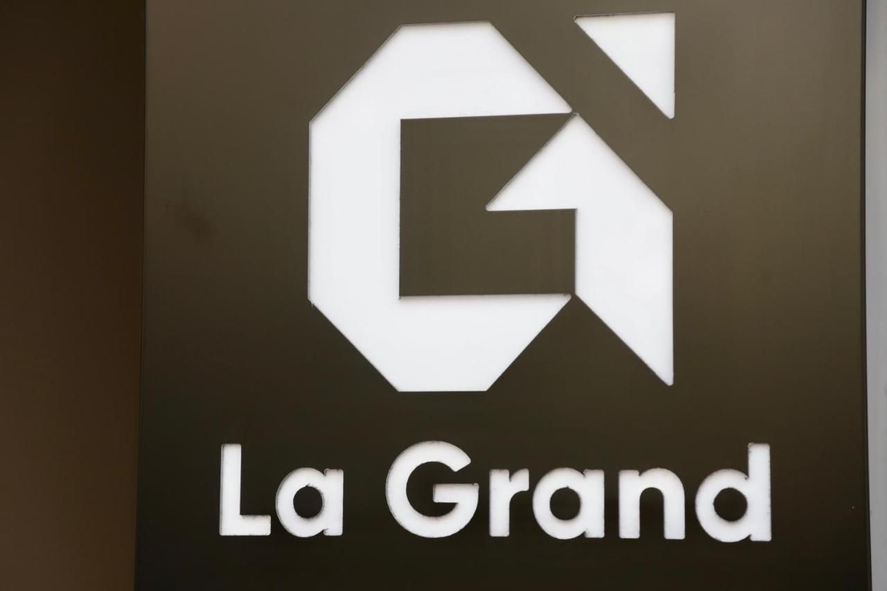 La Grand - New Bazaar Apartment ติรานา ภายนอก รูปภาพ
