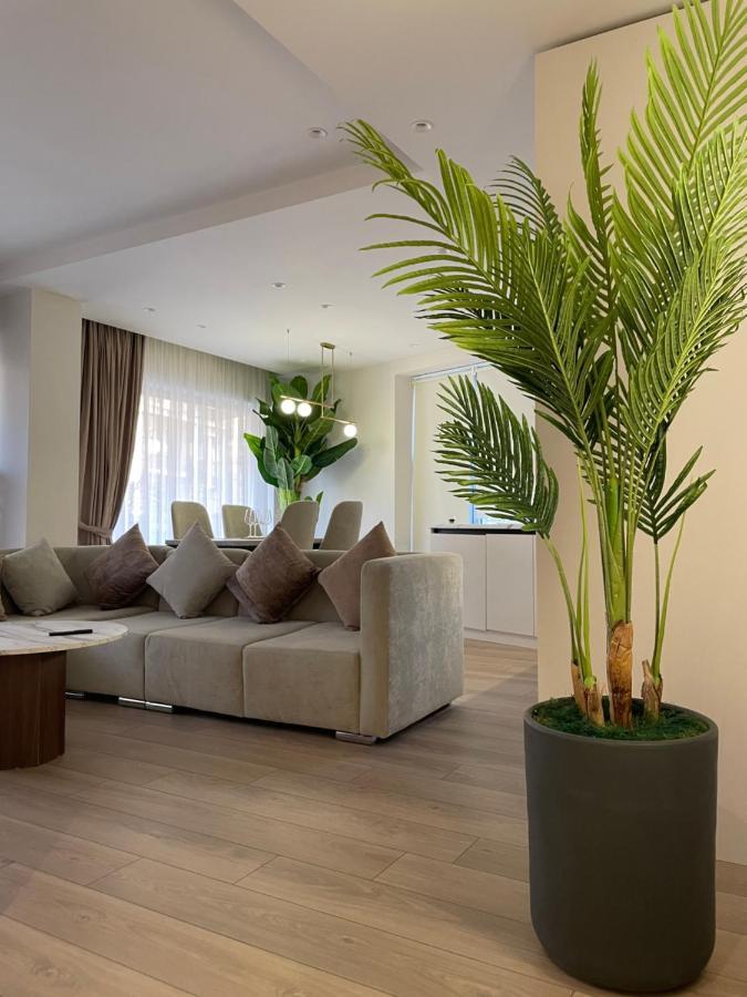 La Grand - New Bazaar Apartment ติรานา ภายนอก รูปภาพ