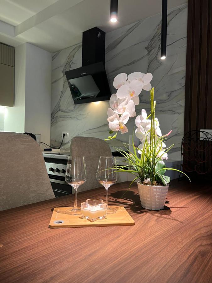 La Grand - New Bazaar Apartment ติรานา ภายนอก รูปภาพ